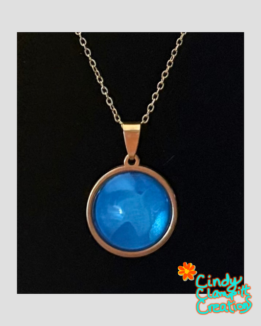 Round gold-plated 20mm cabochon pendant setting, front view